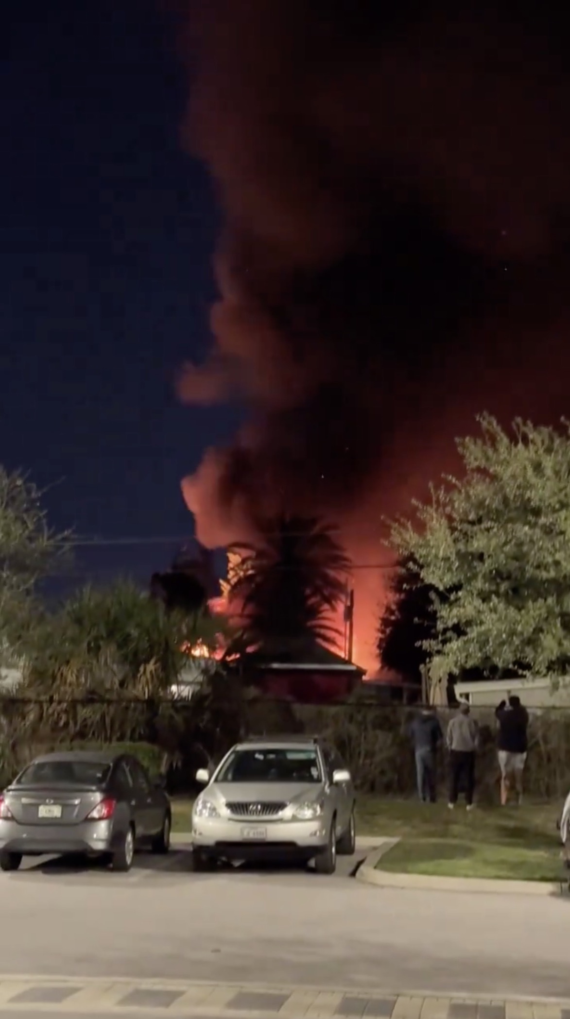 Das Video zeigte einen Großbrand in einem Wohnmobilpark