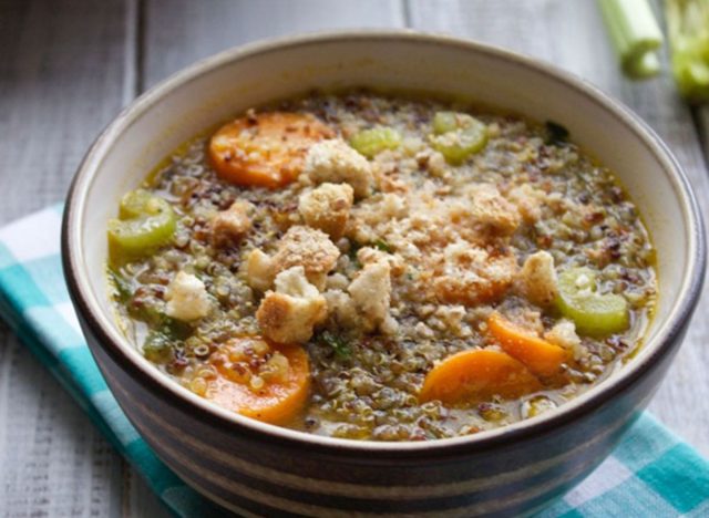 Gemüse-Quinoa-Suppe