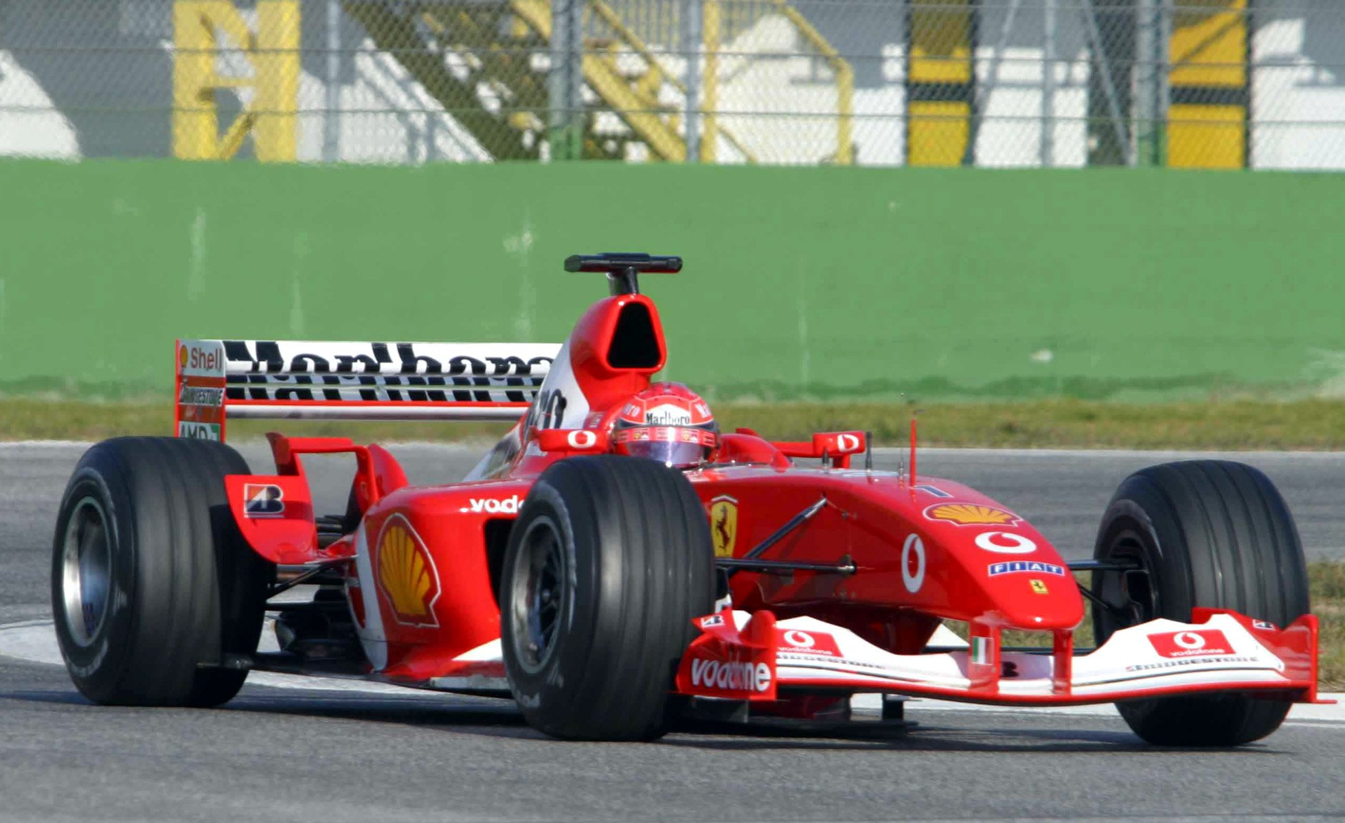 Formel-1-Weltmeister Michael Schumacher aus Deutschland testet das brandneue Ferrari-Modell F2003-GA