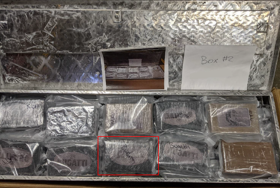 Im Jahr 2021 wurden auf einem kommerziellen Flug aus Großbritannien sechs Werkzeugkisten aus Metall mit 514 kg Kokain gefunden