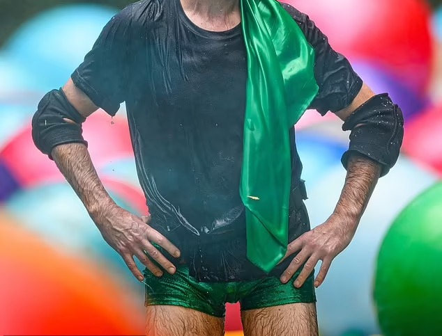 Der Politiker zeigte seine Unabhängigkeit, indem er im Reality-TV eine grüne Hotpants anzog