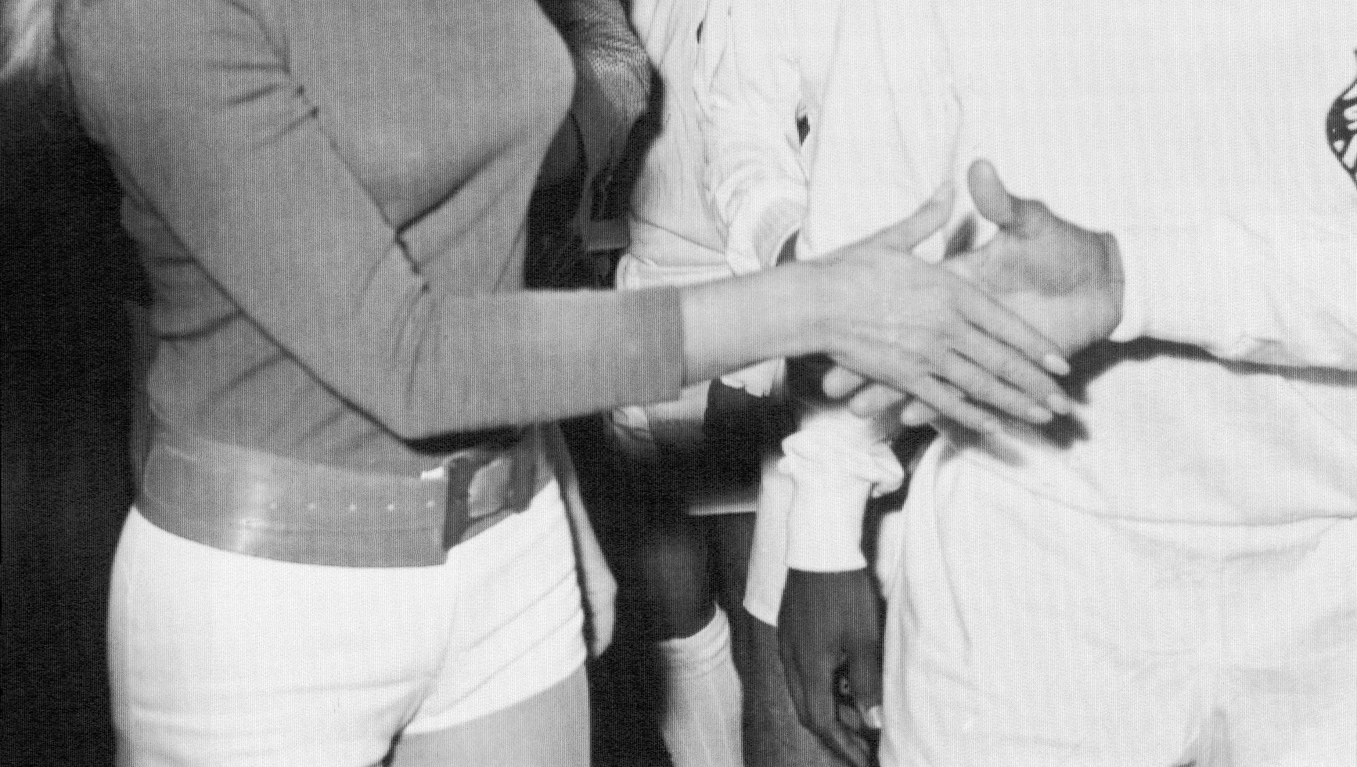 Die Bildschirmsirene aus den Fünfzigern glänzte in weißen Hotpants, als sie 1971 den brasilianischen Fußballspieler Pelé traf
