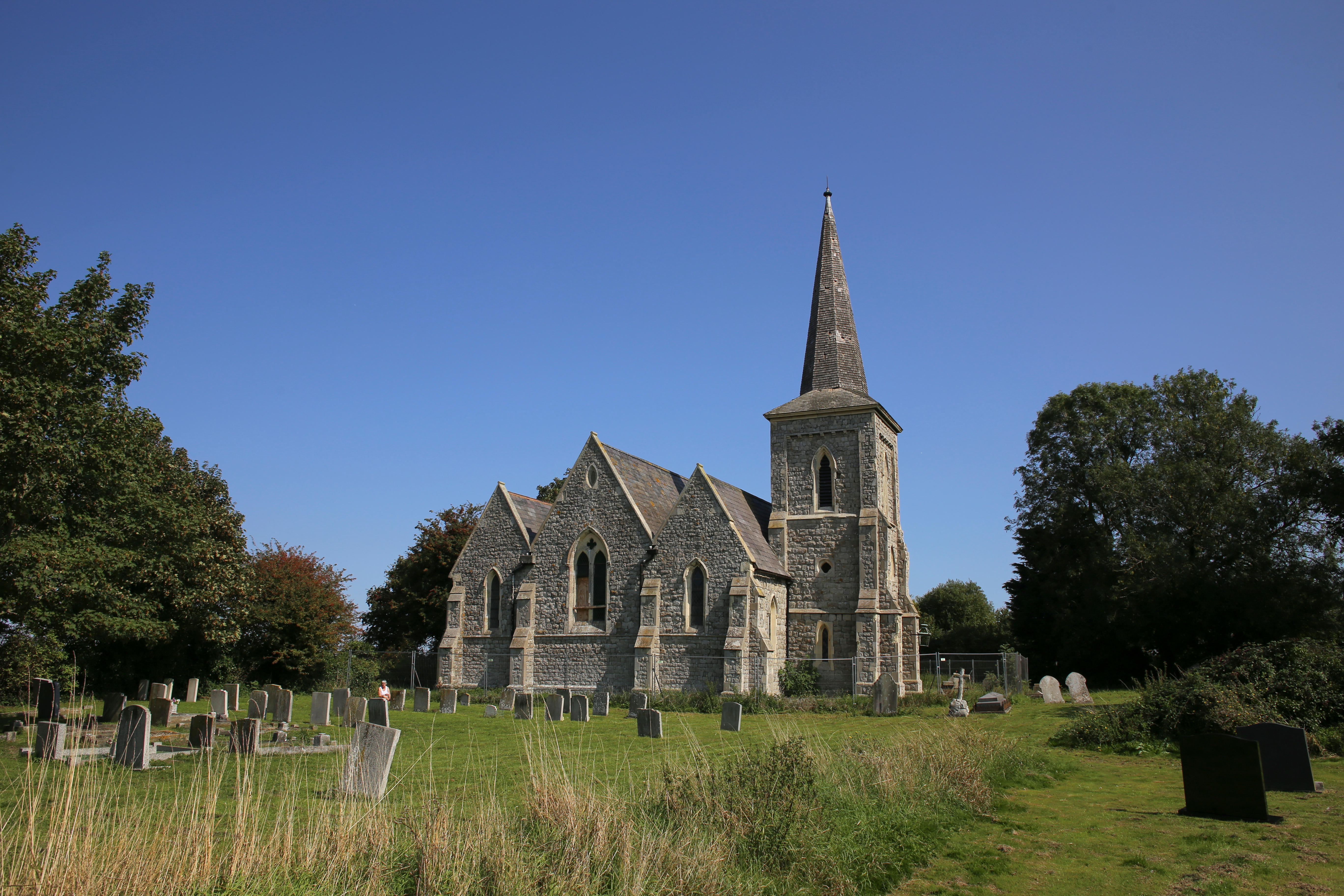 Besucher der Insel können das Heritage Centre und die Kirche erkunden