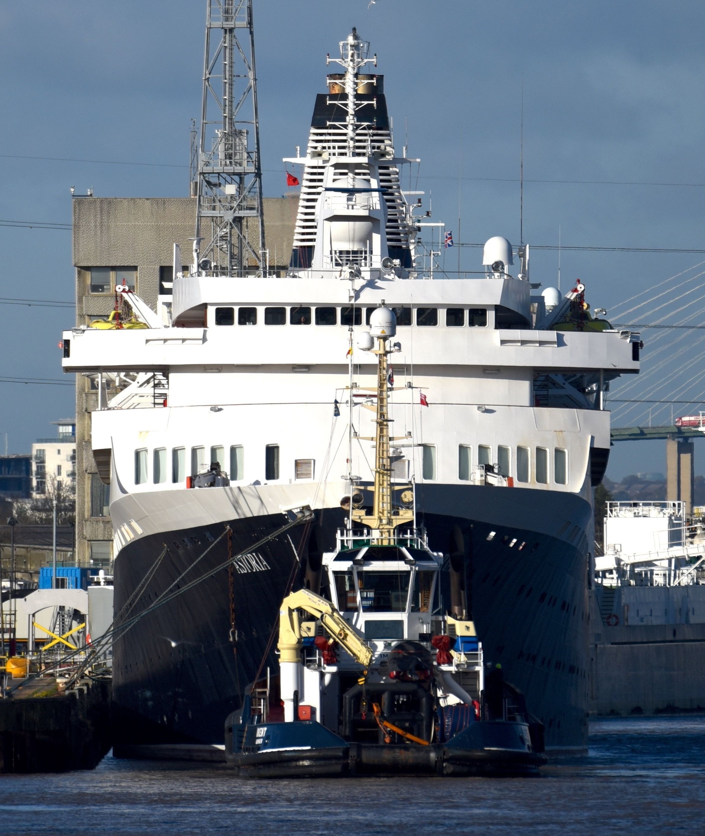 Das Kreuzfahrtschiff Astoria liegt seit Frühjahr 2020 in den Tilbury Docks, nachdem die Pandemie dazu geführt hatte, dass Astorias Betreiber CMV in die Insolvenz ging