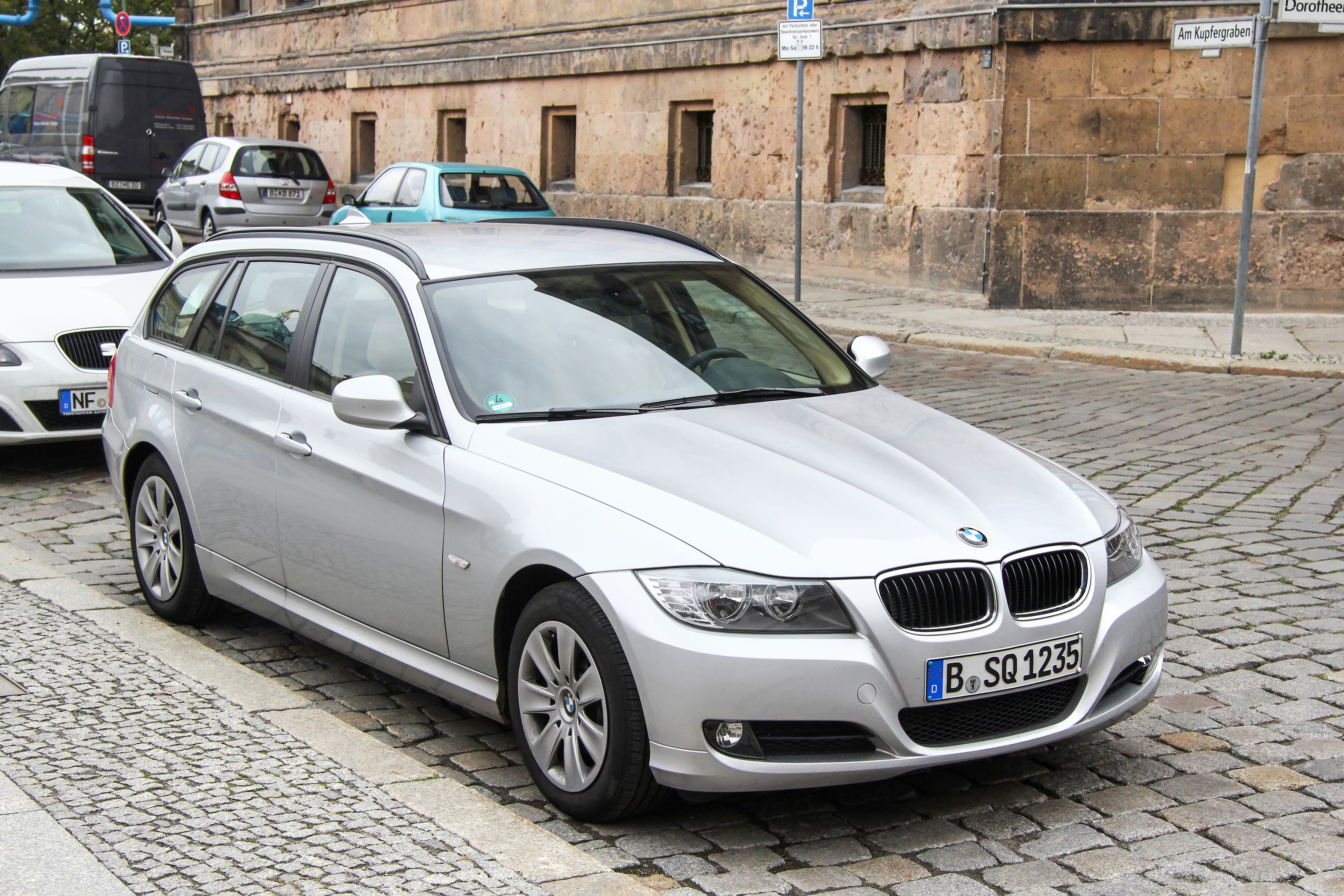 Der Luxus-Kombi der BMW 3er-Serie zeichnet sich durch einen hervorragenden Kraftstoffverbrauch und einen geräumigen Kofferraum aus