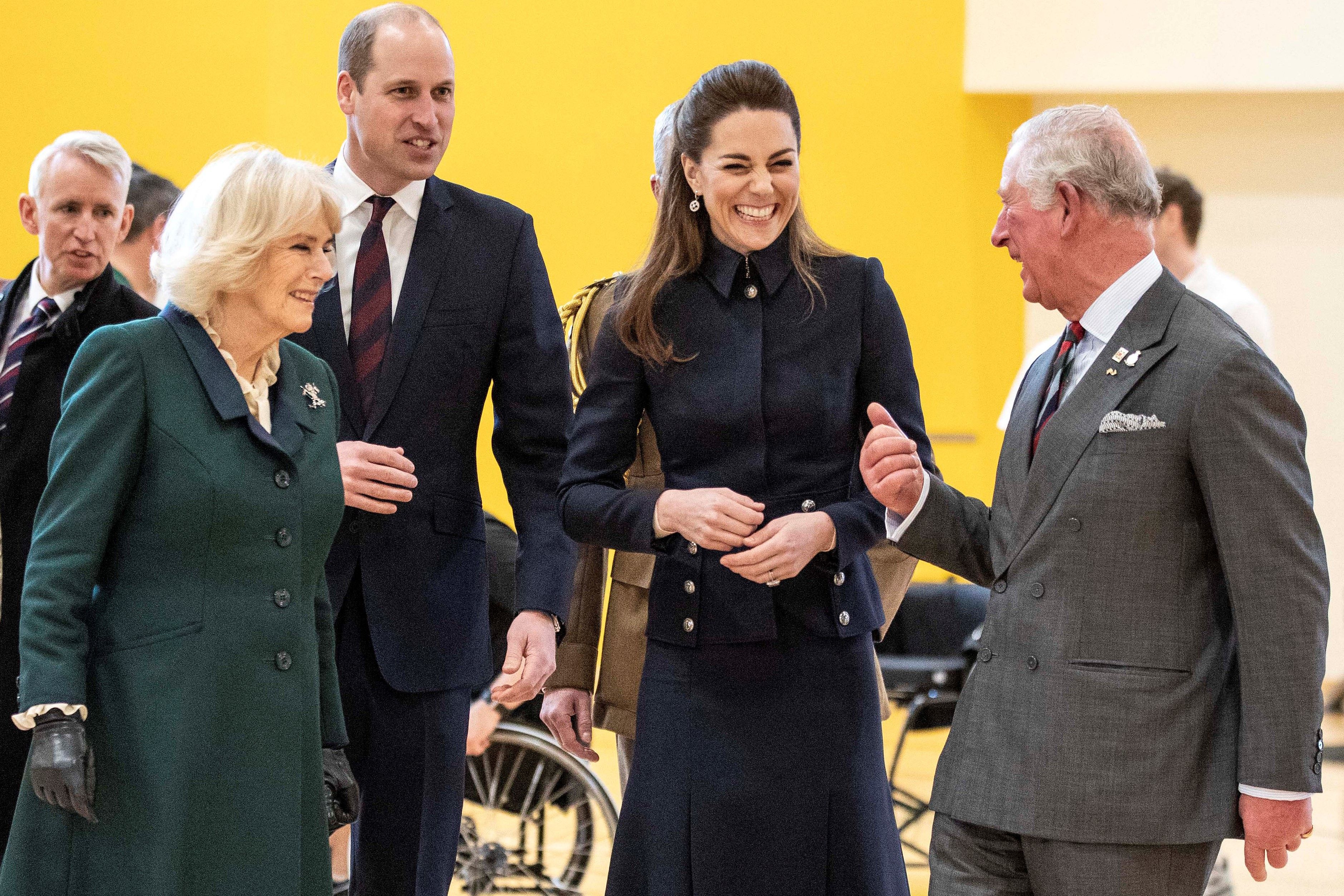 William, Kate, Charles und Camilla bei einem Besuch im Defence Medical Rehabilitation Center in Loughborough am 11. Februar 2020