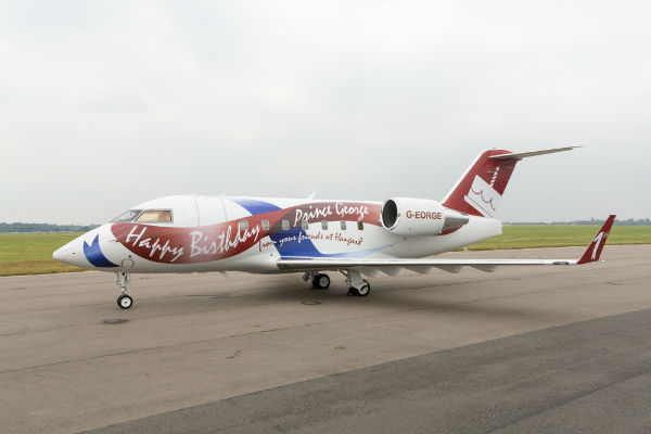 Hangar8 Aviation hat zum ersten Geburtstag von Prinz George einen Bombardier Challenger-Jet im Wert von 120.000 Pfund neu lackiert