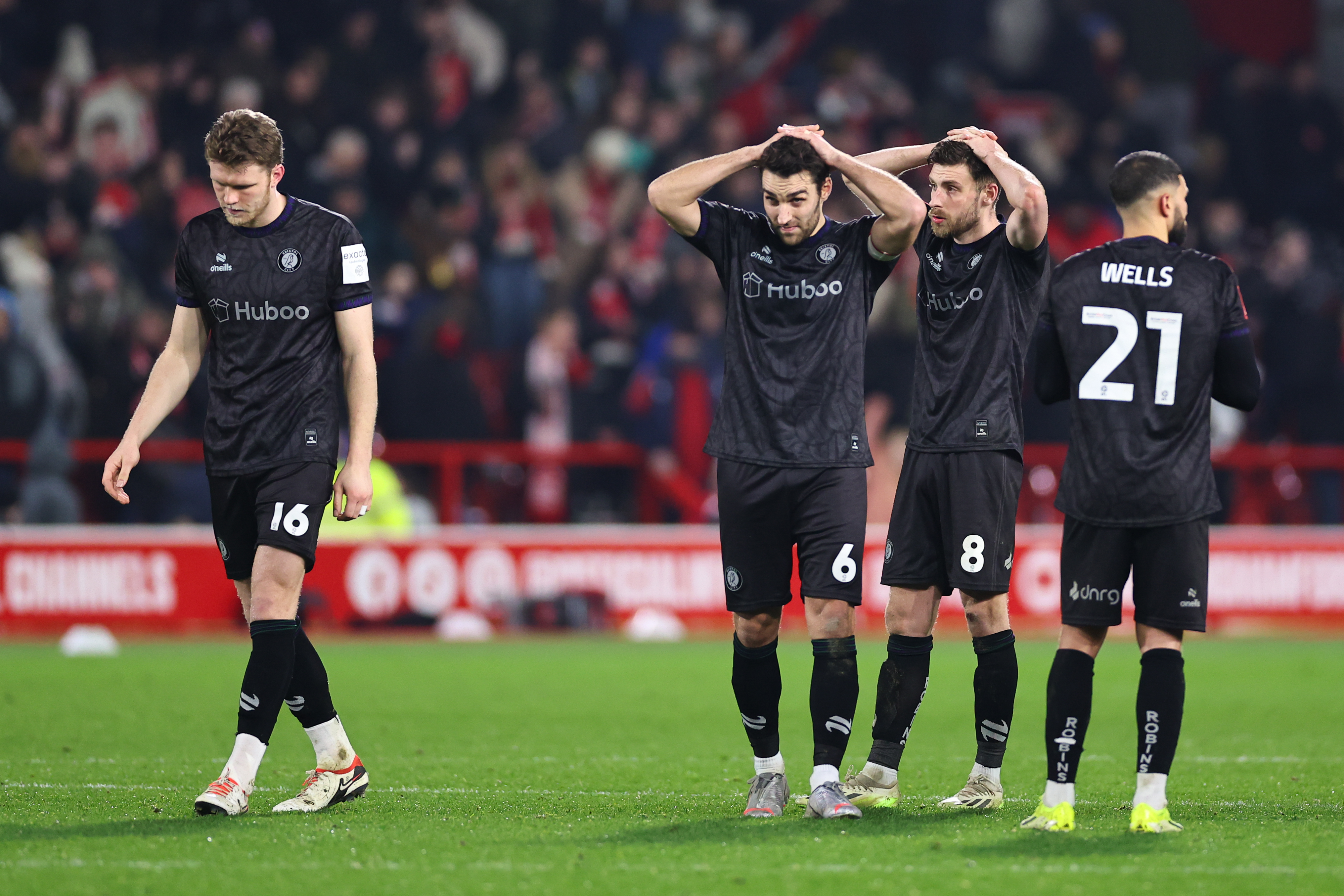 Die entkernten Spieler von Bristol City reagieren auf die Niederlage
