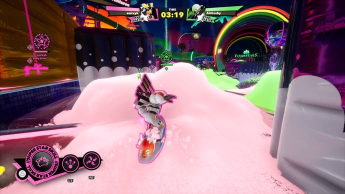Jet Justice surft in einem Multiplayer-Kampf auf Schaum, basierend auf einem Foamstars-Screenshot.