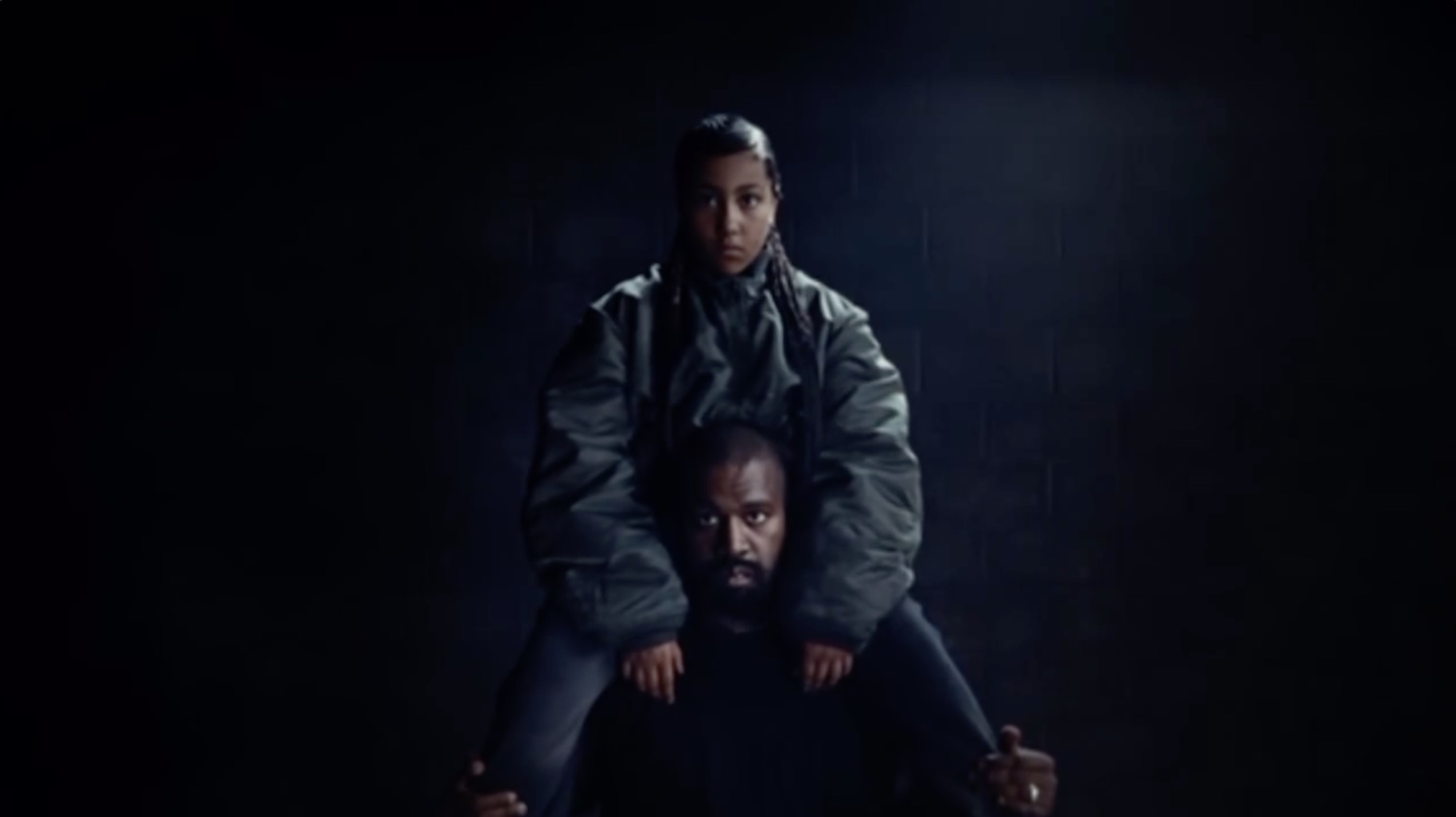 North trat an der Seite ihres Vaters in dessen neuestem Musikvideo auf und erhielt sogar einen Feature-Credit für ihre kurze Rap-Strophe in dem Lied