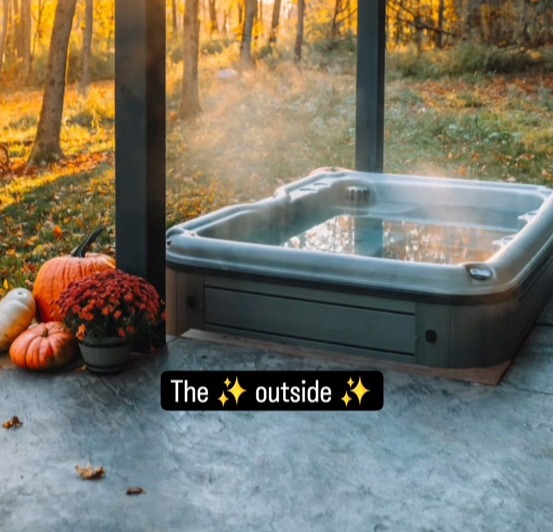 Ein Whirlpool war ein weiterer Outdoor-Vorteil des Hauses, der über Airbnb gemietet werden konnte