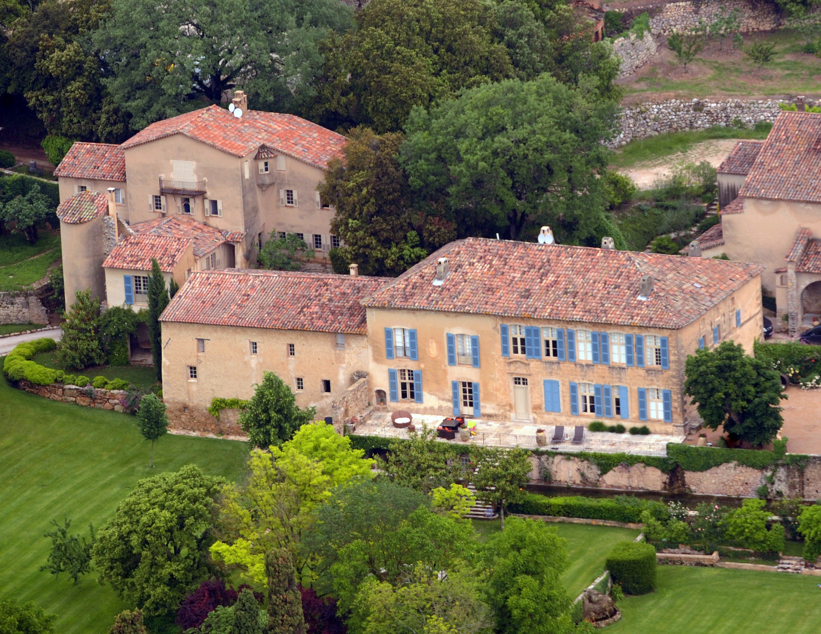 Chateau Miraval, hier auf einem Luftbild zu sehen, hat einen preisgekrönten Roséschaumwein hervorgebracht
