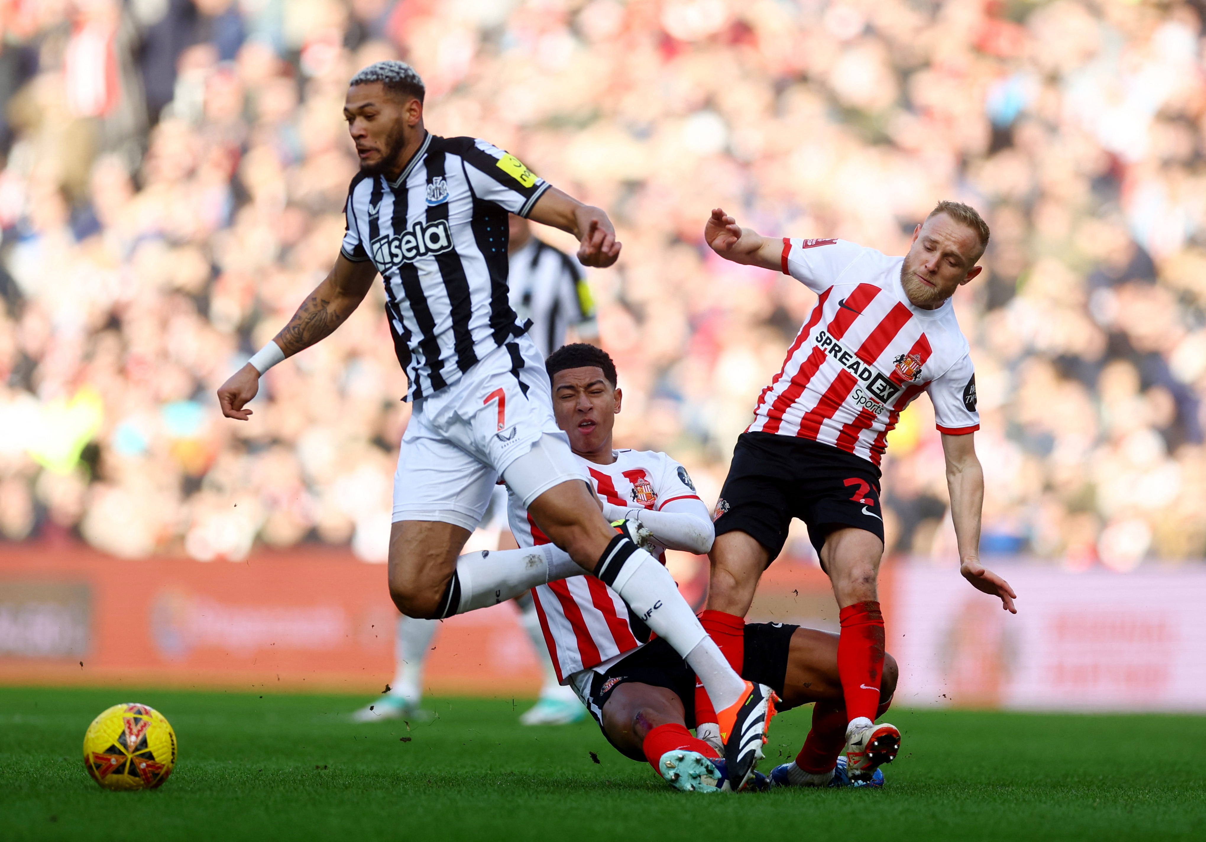 Fußballfans hatten Schwierigkeiten, Newcastle gegen Sunderland zu sehen, da es im FA Cup zu einem Trikotkonflikt kam
