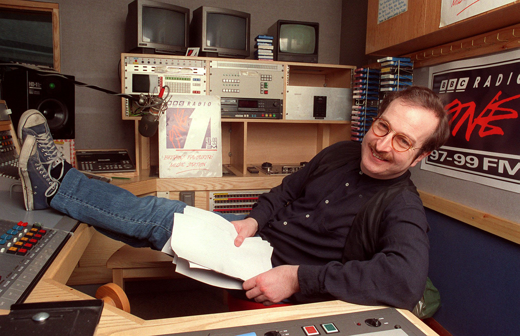 Der erfahrene BBC-Radiomoderator ist im Alter von 69 Jahren gestorben