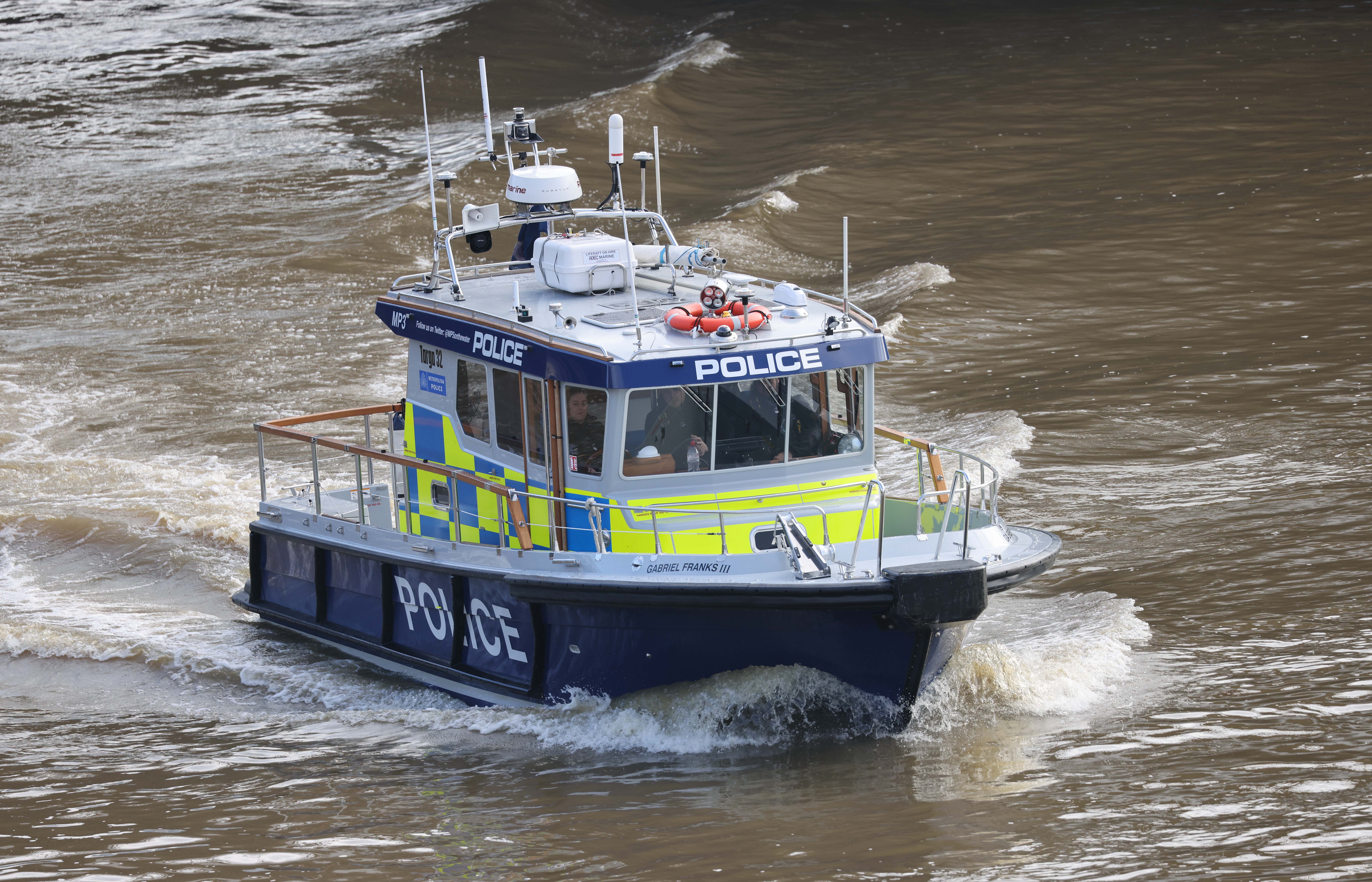 The Sun gab exklusiv bekannt, dass die Polizei davon ausgeht, dass der mutmaßliche Angreifer in der Themse ertrunken ist