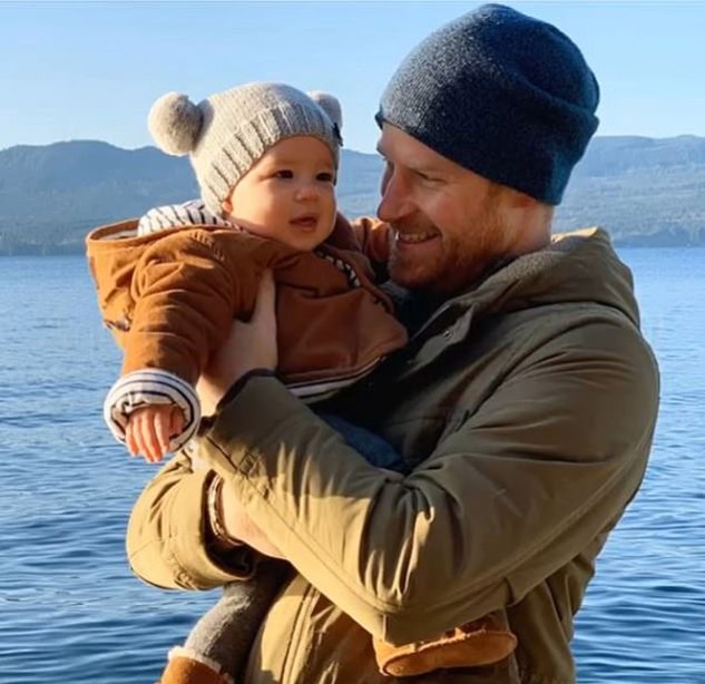 Harry im Bild mit seinem Sohn Archie auf Vancouver Island in Kanada