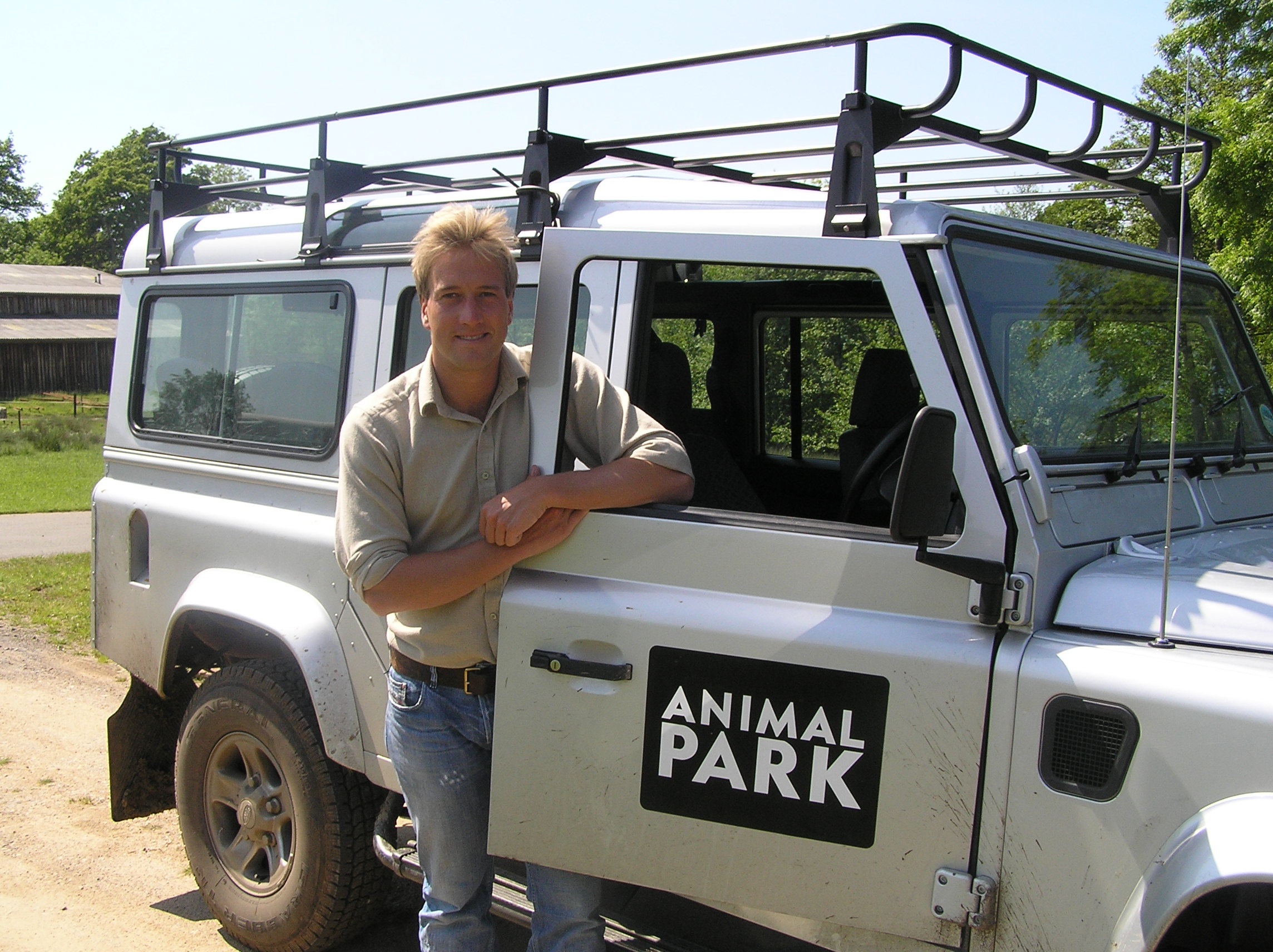 Der Tierpark-Verteidiger wurde etwa ein Jahrzehnt lang für Dreharbeiten im Longleat Safari Park verwendet.  Ben Fogle