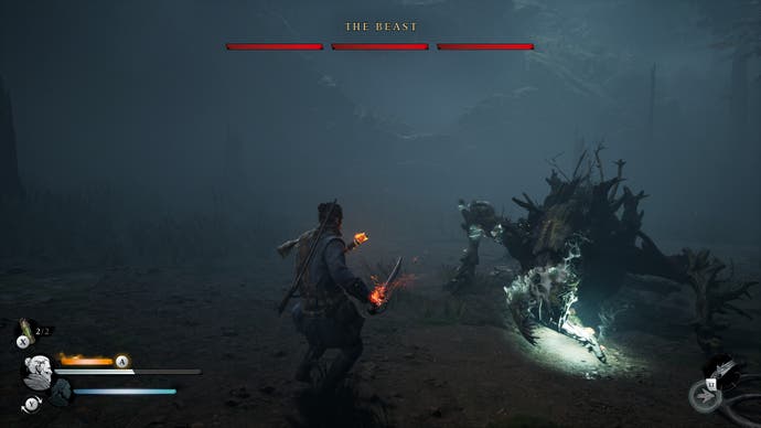 Screenshot von Banishers: Ghosts of New Eden, der zeigt, wie Red gegen ein riesiges bestialisches Skelett mit drei vollen Gesundheitsbalken antritt