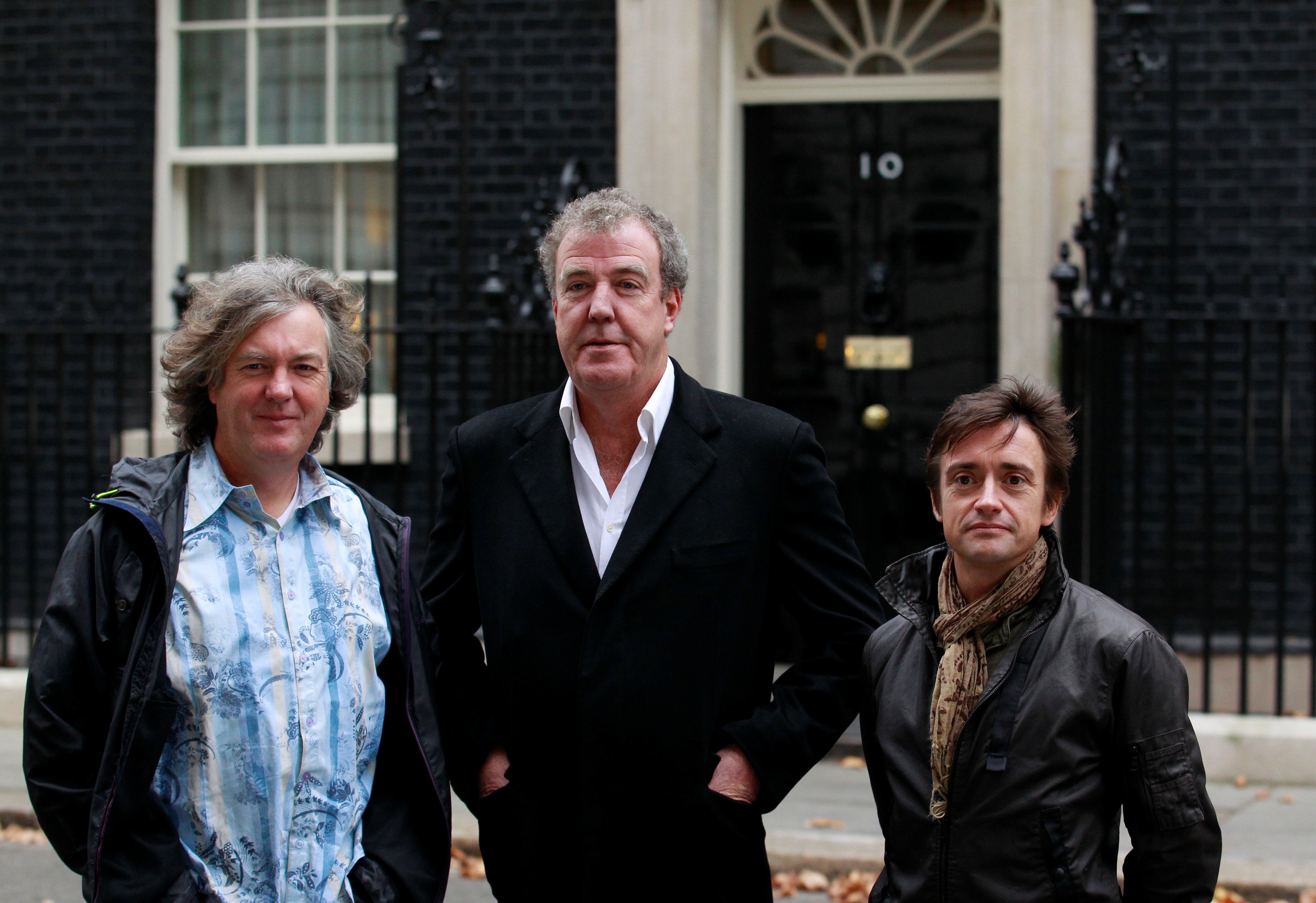 Die ehemaligen Top Gear-Moderatoren James May (links), Jeremy Clarkson (Mitte) und Richard Hammond (rechts)