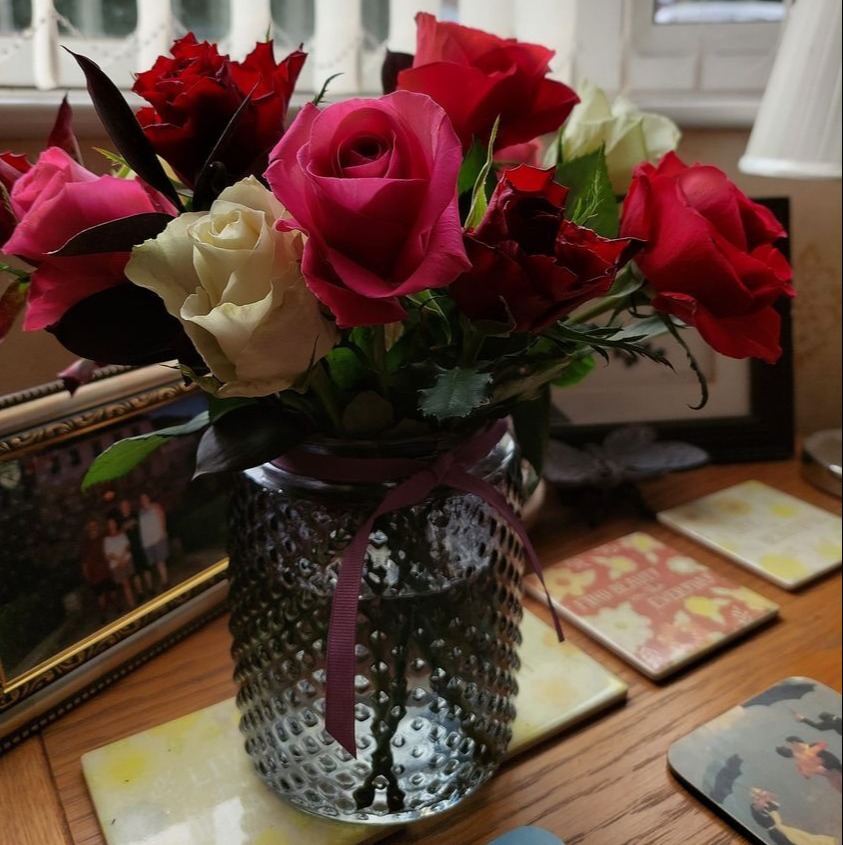 Dieser Rosenstrauß wurde mit einer eigenen Vase für nur 3,75 £ geliefert – statt 15 £
