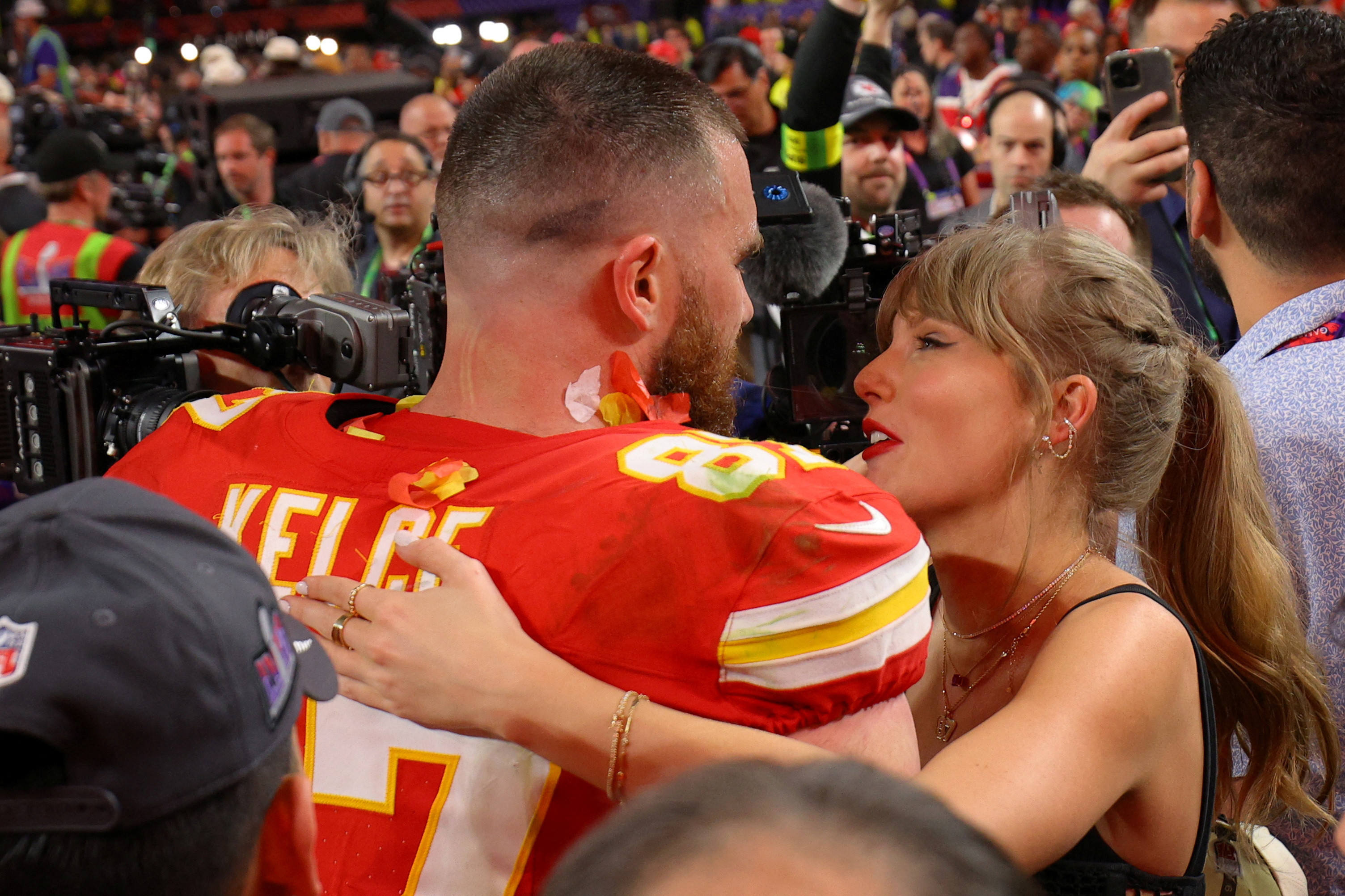 Taylor beim Super Bowl mit seinem Freund Travis Kelce