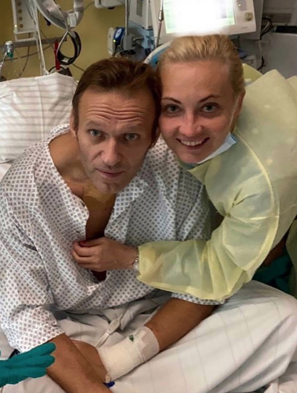 Navalny in hospital with his wife Yulia at his bedside