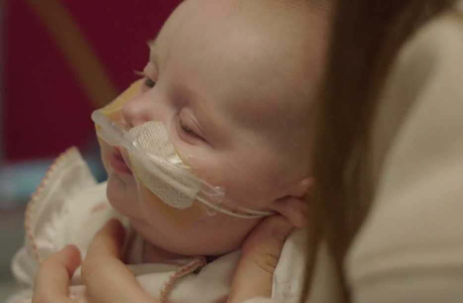 Elodie lag einen Monat nach ihrer Geburt im Krankenhaus, als sie gegen RSV kämpfte
