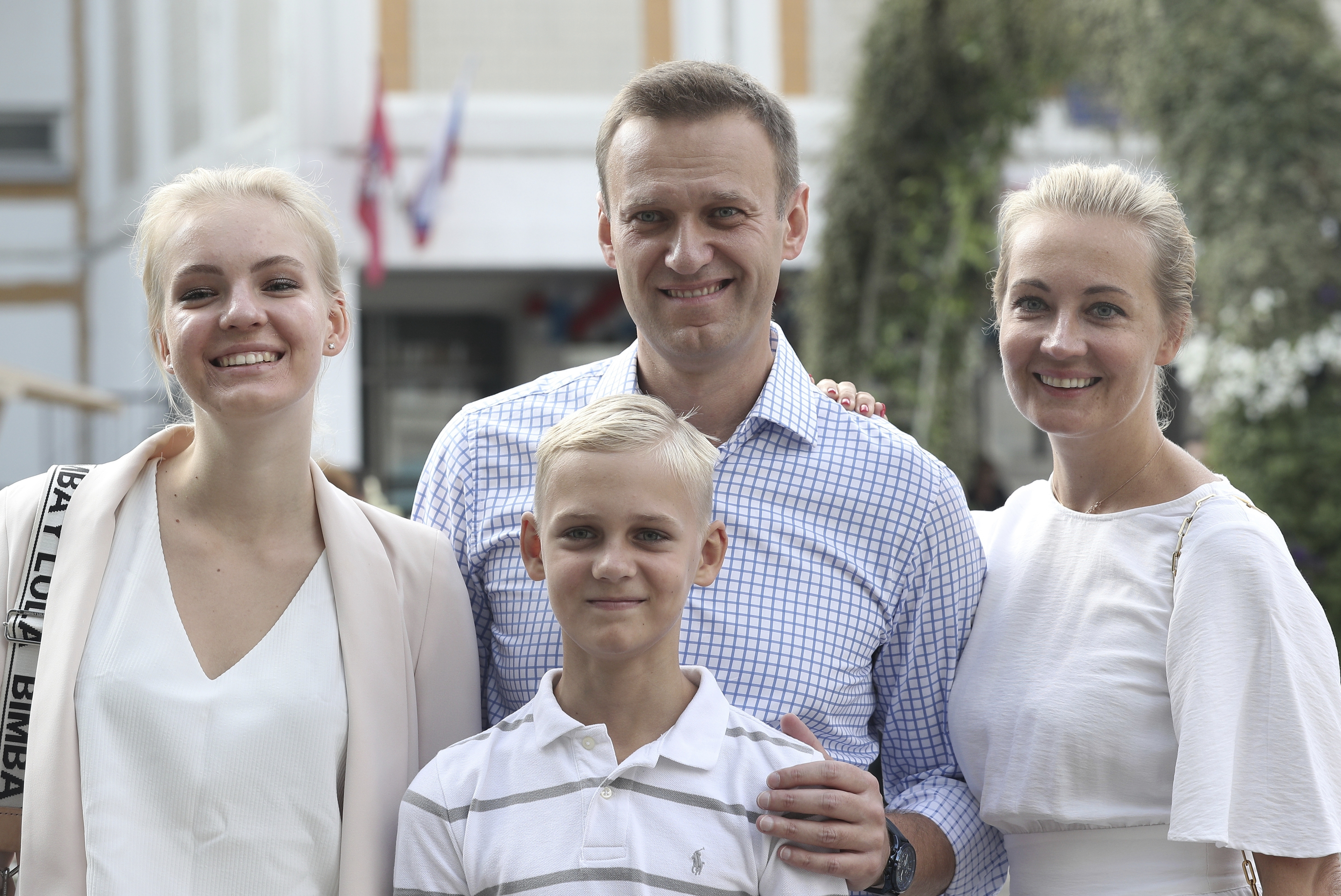 Nawalny mit seiner Frau Julia (rechts), Tochter Daria und Sohn Zakhar