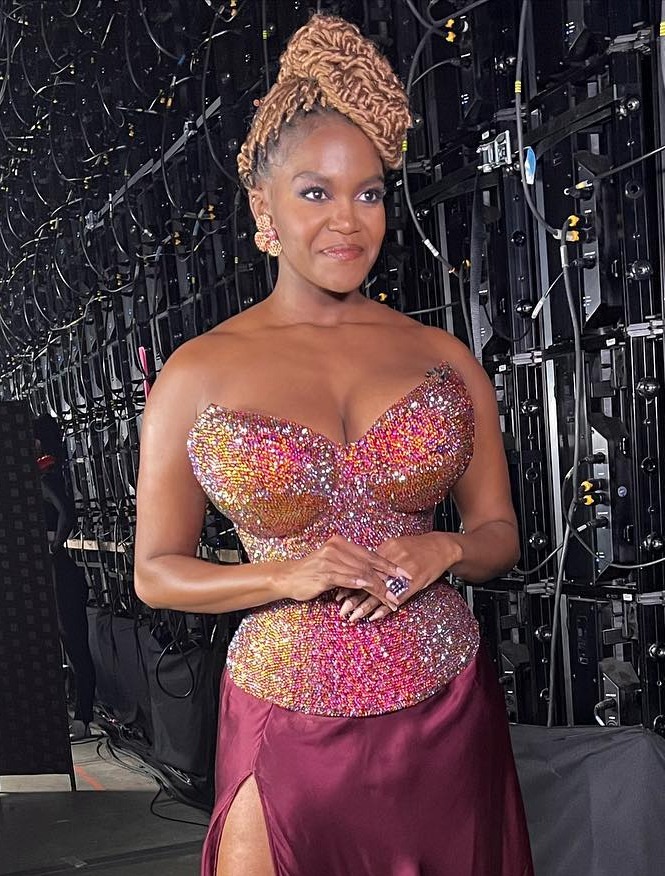 Oti Mabuse erhielt während des Dancing On Ice-Finales letztes Jahr Beschwerden, dass dieses Kleid zu freizügig sei