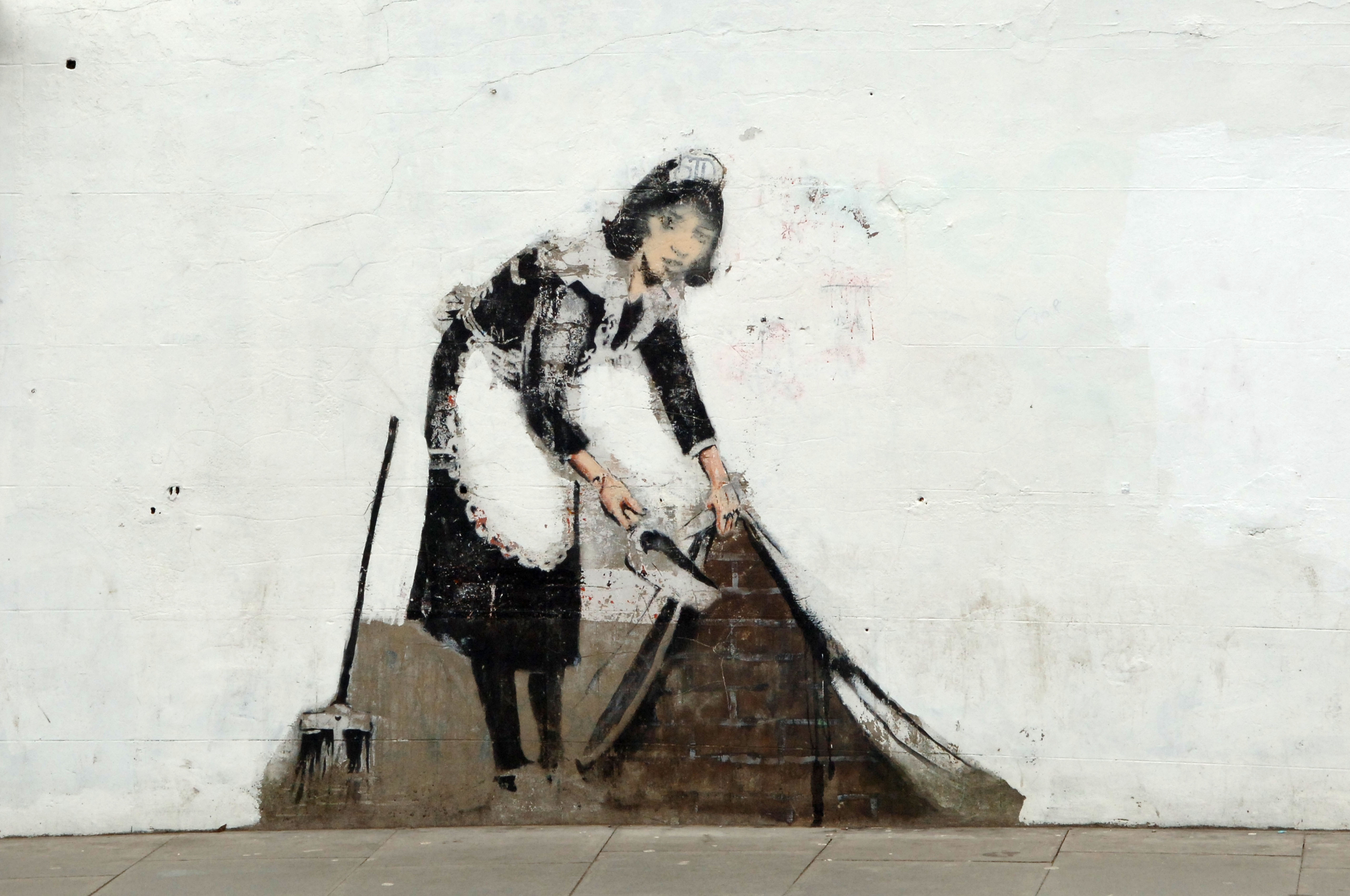Sweep It Under The Carpet Maid von Banksy in Camden, London, England