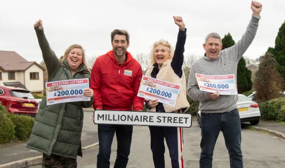 Gary und seine Frau haben 200.000 Pfund bei der People's Postcode Lottery gewonnen