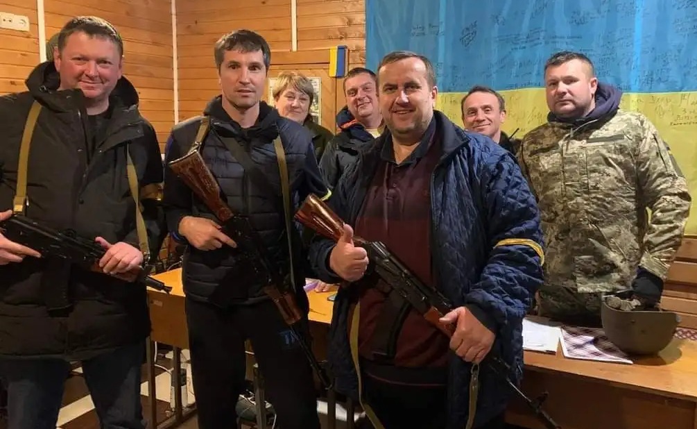 Dzinziruk (zweiter von links) kämpft jetzt in der Kiewer Territorialverteidigungseinheit