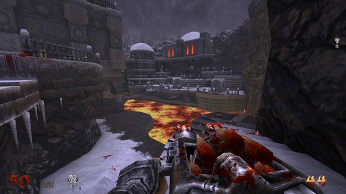 Ein Screenshot von Wrath: Aeon of Ruin, der den Spieler zeigt, wie er über einem Lavafluss steht, mit einem verschneiten Friedhof in der Ferne.