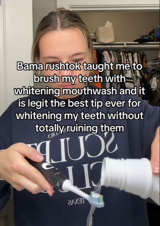 Anstatt Bleaching-Streifen zu verwenden, von denen ihr Zahnarzt ihr abgeraten hatte, benutzte sie Mundwasser
