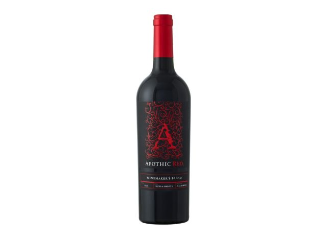 Schwarze und rote Flasche Wein auf weißem Hintergrund