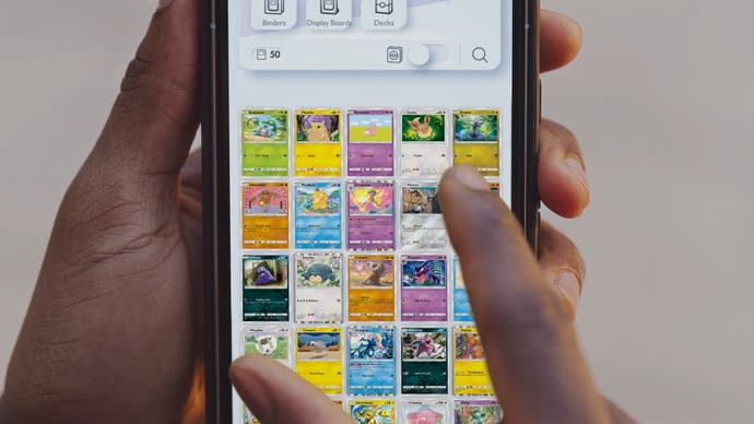 Pokemon-Sammelkartenspiel-Tasche mit Kartensammlung auf einem mobilen Bildschirm