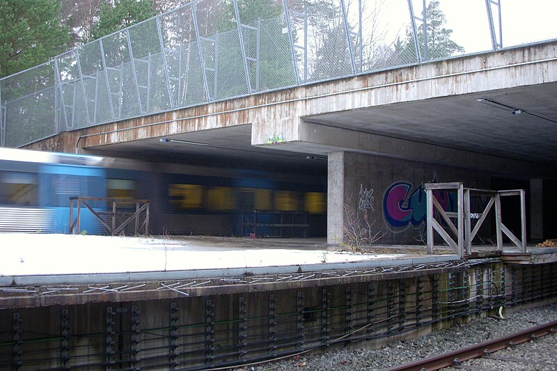 Der U-Bahnhof Kymlinge steht seit Jahren halbfertig verlassen da