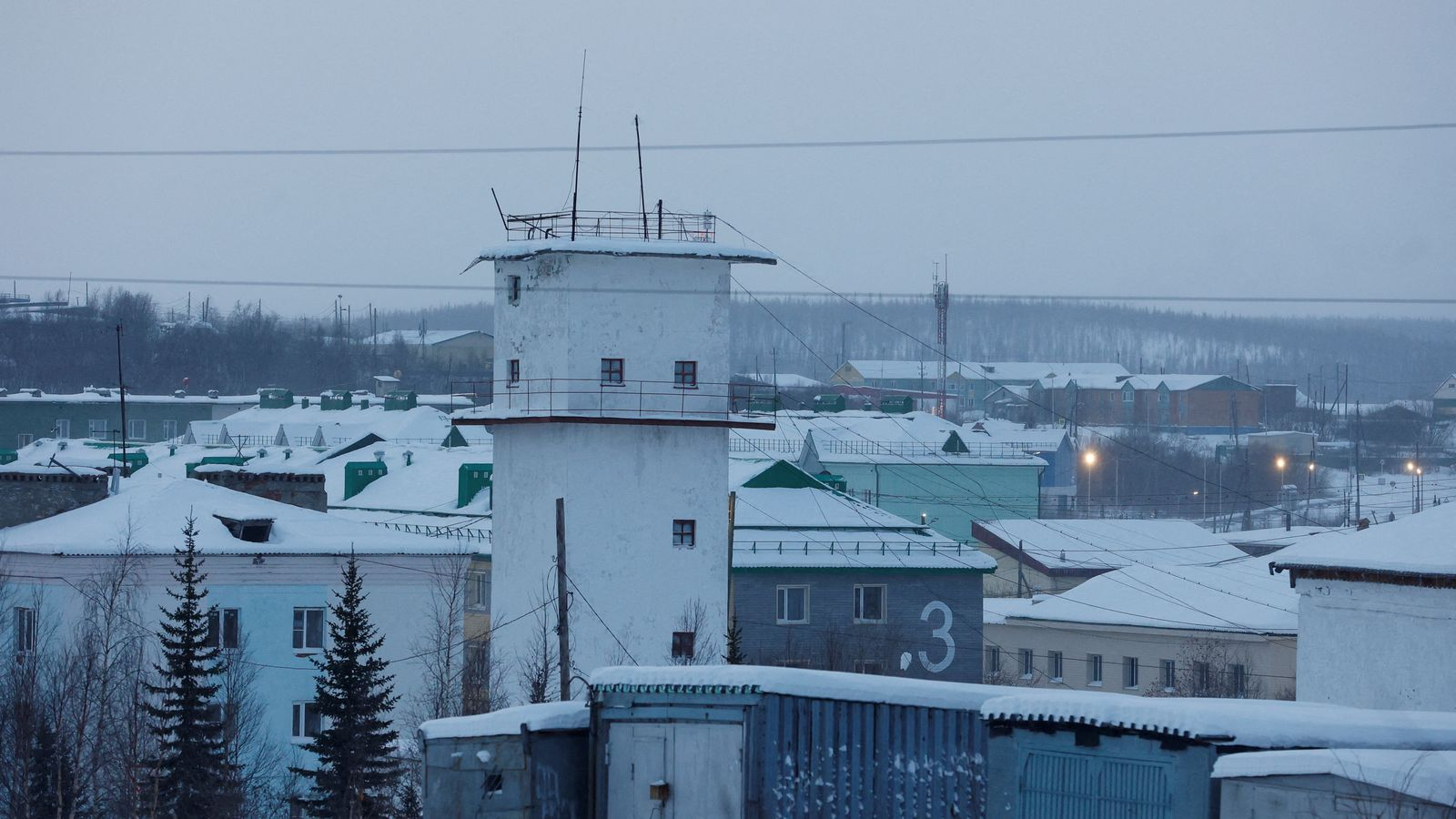 Spione sollen am Mittwoch das Gefängnis „Polar Wolf“ besucht haben, in dem der Vater eingesperrt war