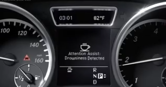 Der Aufmerksamkeitsassistent ist die clevere Technologie, die den Fahrer mithilfe einer Kaffeetasse zum Anhalten auffordert