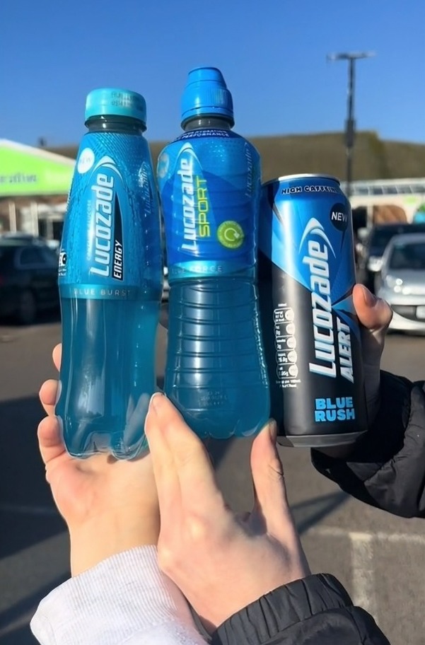 Drei neue Lucozade-Geschmacksrichtungen wurden in der blauen Farbe auf den Markt gebracht