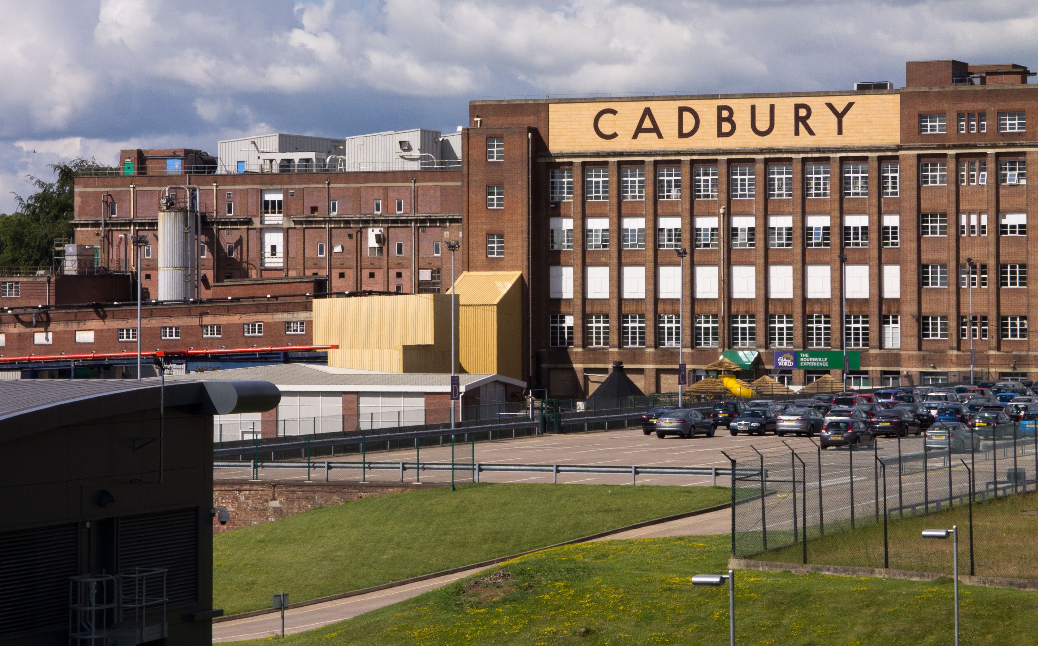 Die Schokoladenfabrik von Cadbury befindet sich in Bournville in Birmingham