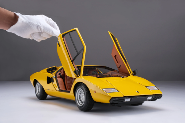 Der Lamborghini Countach LP400 (1974) besteht aus 199 Teilen