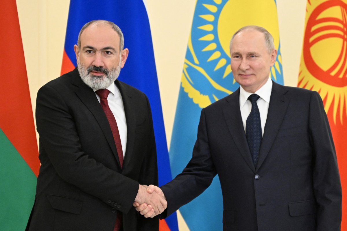 Nikol Paschinjan und Wladimir Putin im Jahr 2023
