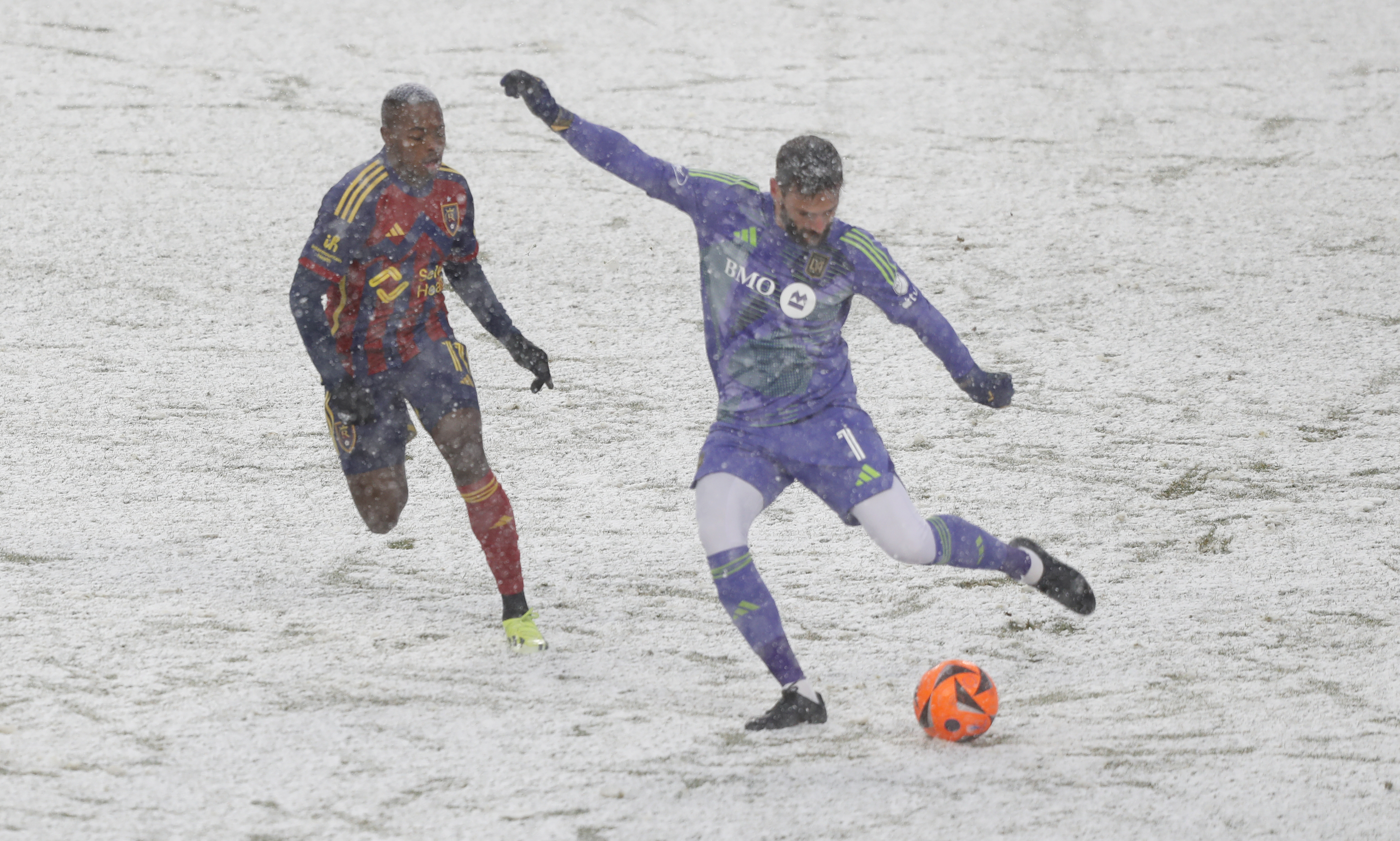 Der ehemalige Premier-League-Torhüter blieb während der 0:3-Niederlage mit Schnee bedeckt zurück