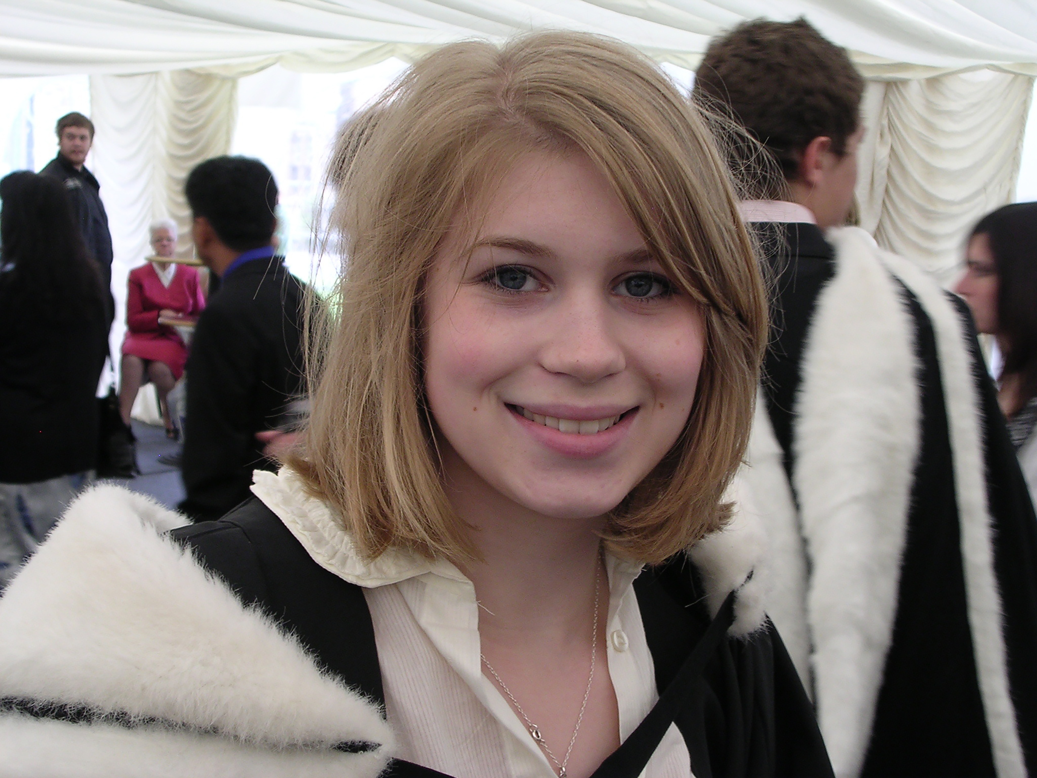 Eines zeigt Sarah bei ihrem Abschluss an der Durham University im Sommer 2008