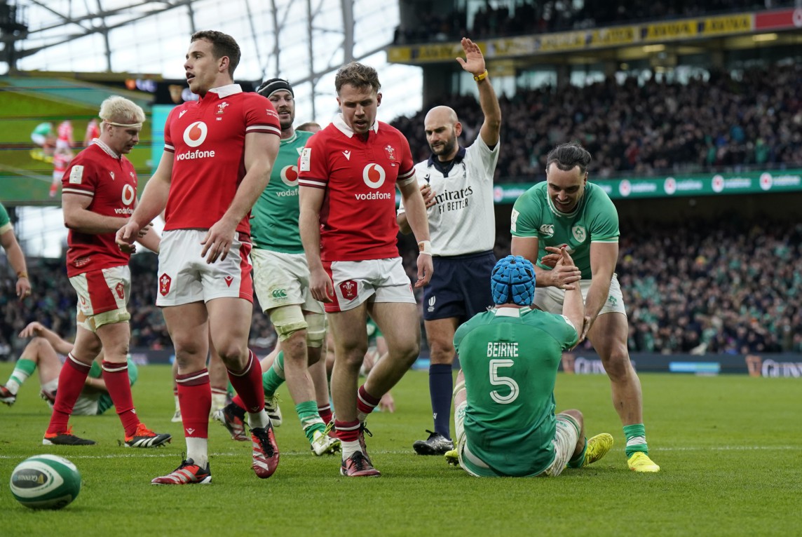 Irland besiegte Wales mit 31:7