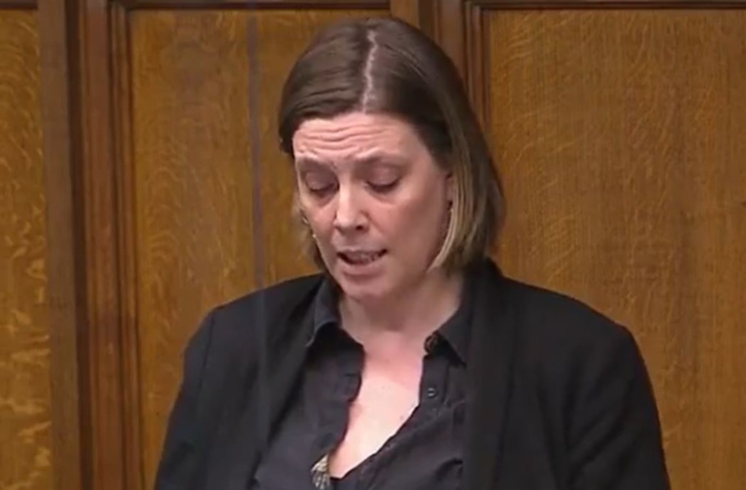 Ein großes Lob an Jess Phillips, die letzte Woche erneut vor einem halb leeren Parlament stand und eine Liste der Frauen vorlas, die in den letzten 12 Monaten von Männern getötet wurden