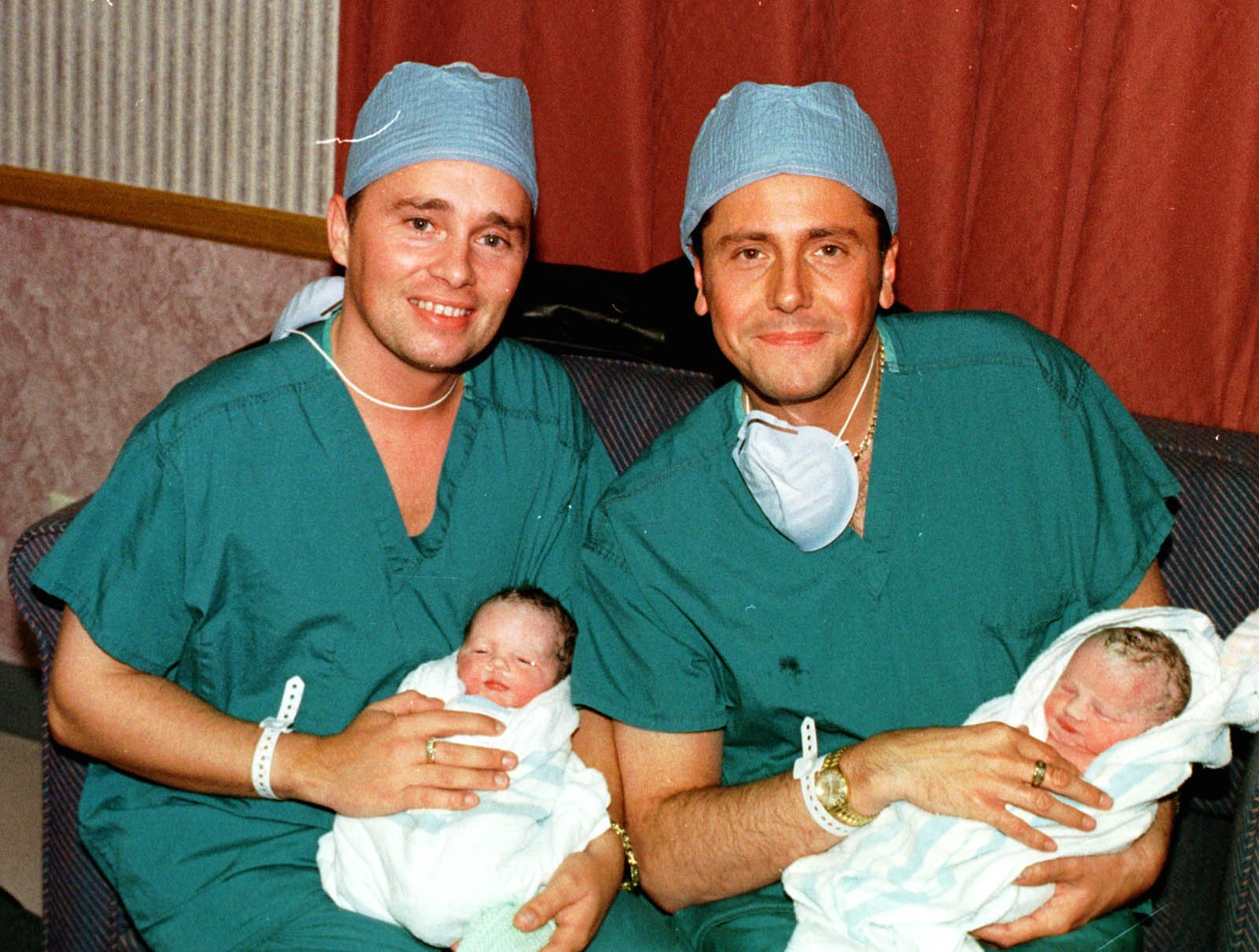 Barrie und Ex-Mann Tony waren die ersten schwulen Männer, die durch eine Leihmutter Kinder bekamen