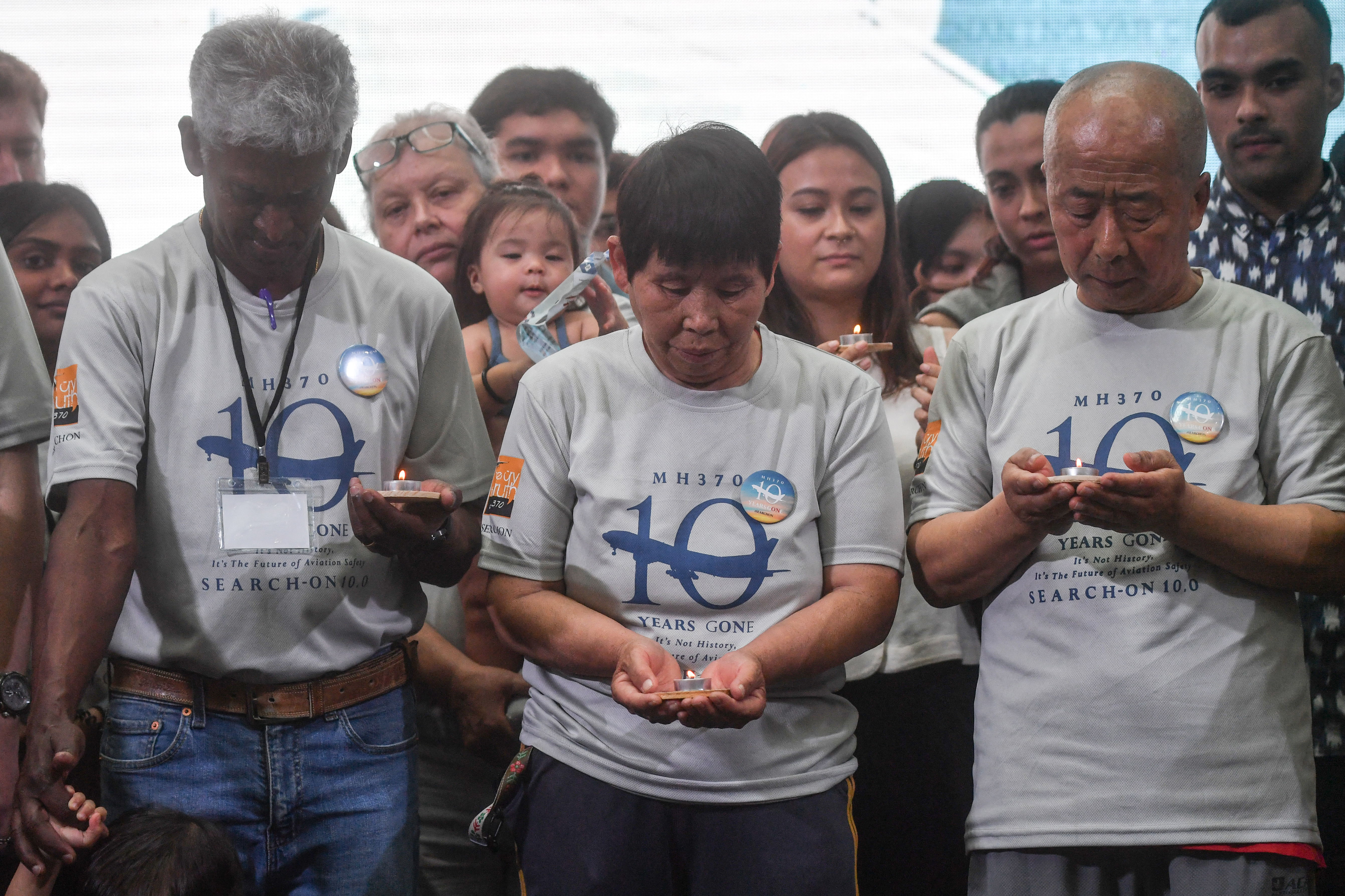 Familie und Angehörige der MH370-Opfer bei einer Gedenkfeier zum zehnten Jahrestag am 3. März