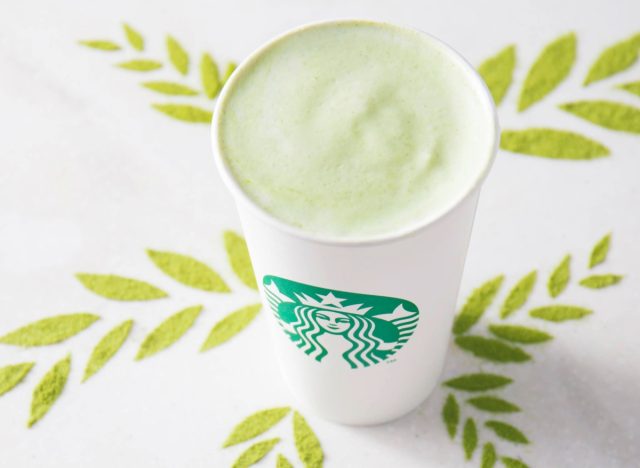 Tasse Starbucks Matcha-Sojamilch-Latte